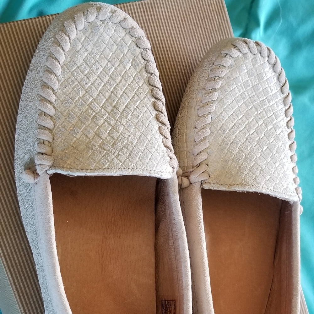 UGG
